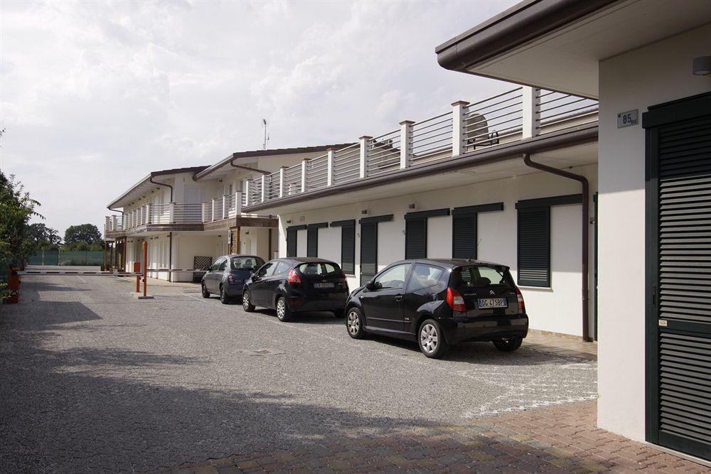 Hotel Paradise Airport フォルリ エクステリア 写真