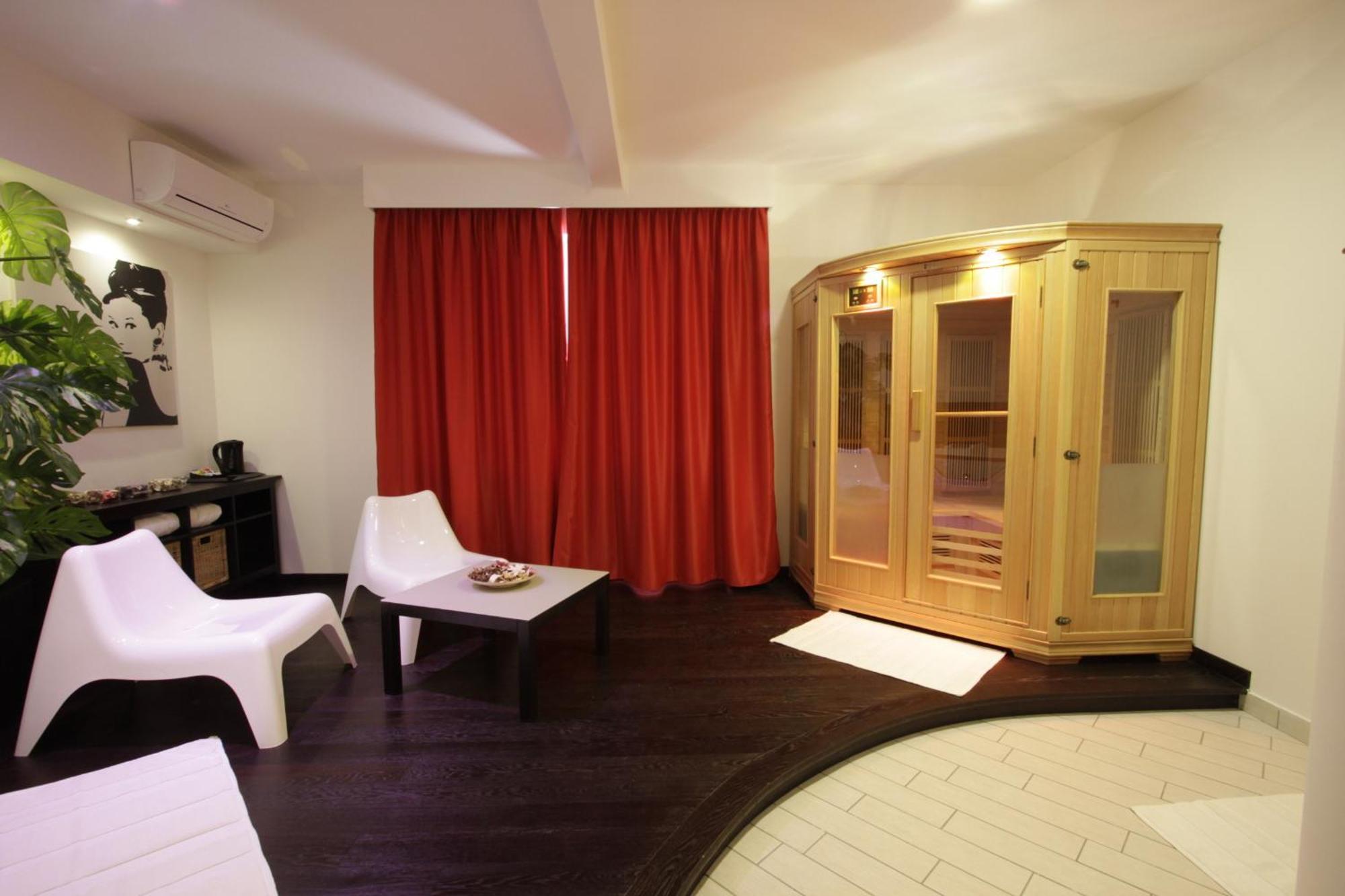 Hotel Paradise Airport フォルリ エクステリア 写真